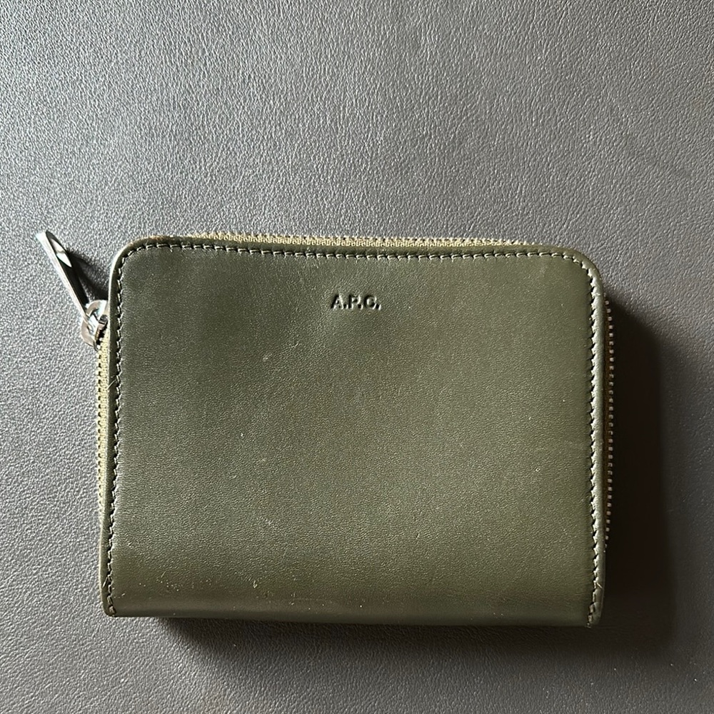 A.P.C. Olive Key & Card Holder